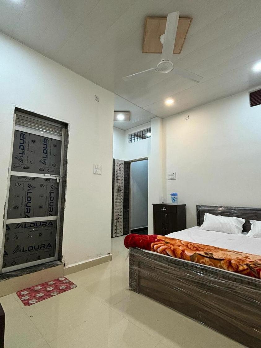 Madhuri Guest House Varanasi Exterior foto