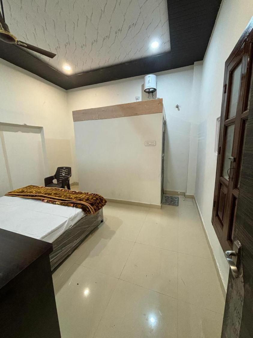 Madhuri Guest House Varanasi Exterior foto