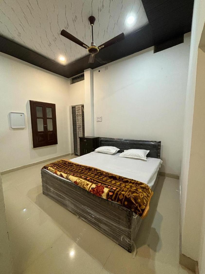 Madhuri Guest House Varanasi Exterior foto