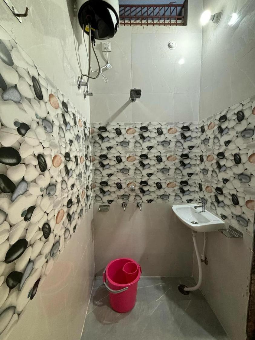 Madhuri Guest House Varanasi Exterior foto